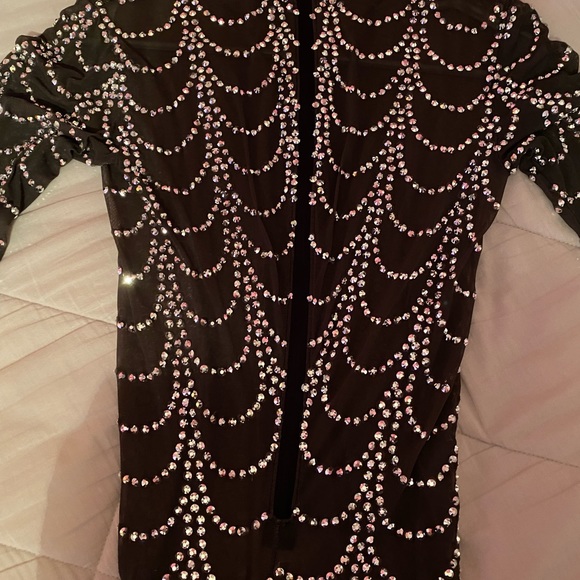 Elegant Black Dress - Picture 7 of 8